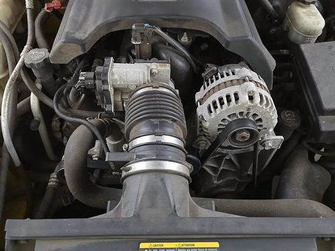 Used 2004 Chevrolet SSR w/ Preferred Equipment Group RWD image 6