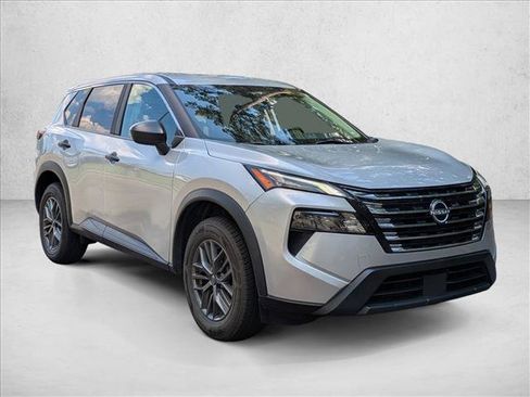 Used 2024 Nissan Rogue S FWD image 3