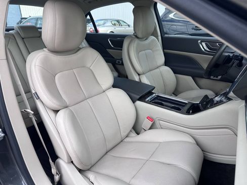 Used 2018 Lincoln Continental Select w/ Continental Climate Package FWD image 39