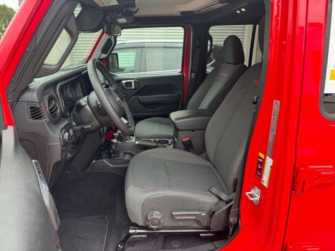 Used 2025 Jeep Wrangler Unlimited Rubicon AWD/4WD image 25