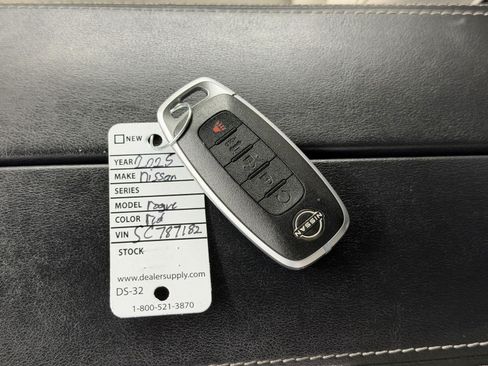 Used 2025 Nissan Rogue SV AWD/4WD image 26