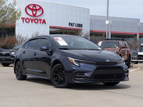Used 2025 Toyota Corolla XSE FWD image 2