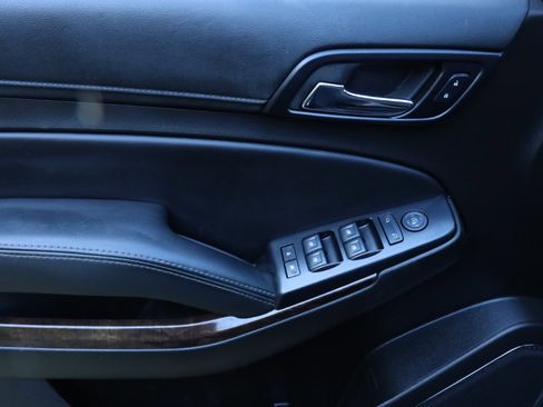 Used 2018 Chevrolet Tahoe 4WD image 19