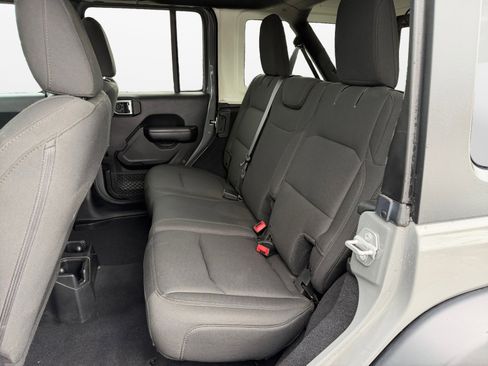 Used 2018 Jeep Wrangler Unlimited Sport S image 13