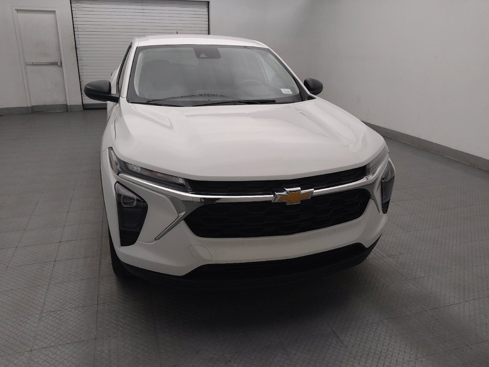 Used 2025 Chevrolet Trax LS FWD image 14