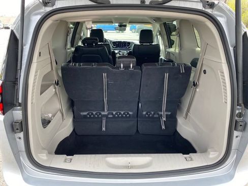 Used 2024 Chrysler Pacifica Touring-L FWD image 18
