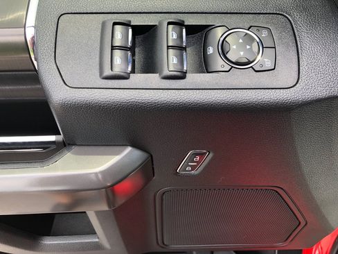 Used 2018 Ford F150 XLT w/ Equipment Group 302A Luxury AWD/4WD image 19