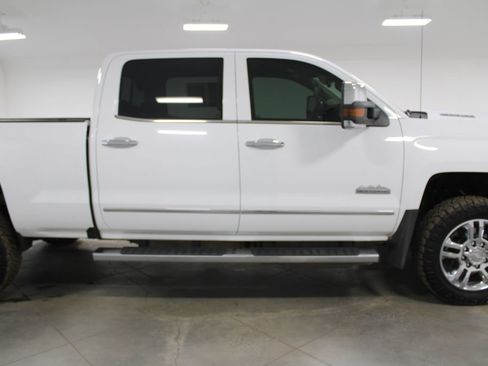 Used 2019 Chevrolet Silverado 2500 High Country w/ Duramax Plus Package image 11