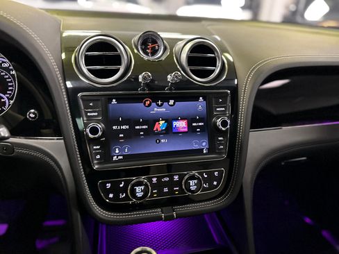 Used 2018 Bentley Bentayga image 27