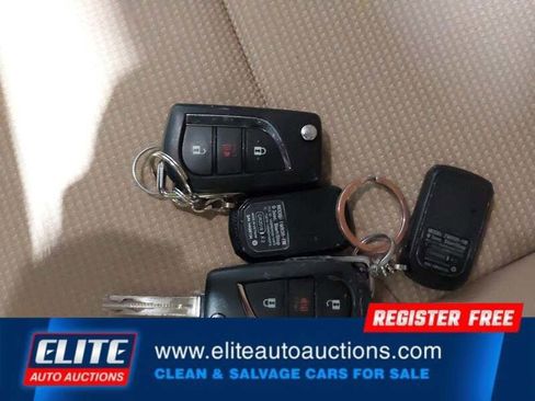 Used 2022 Toyota RAV4 LE image 21