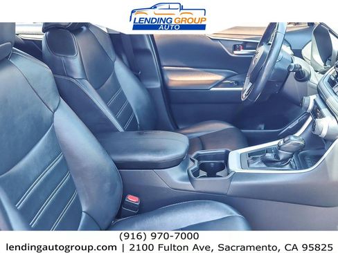 Used 2019 Toyota RAV4 XLE Premium image 15