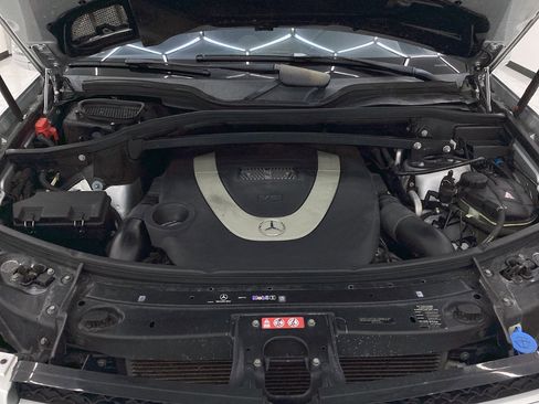 Used 2011 Mercedes-Benz GL 550 4MATIC image 50