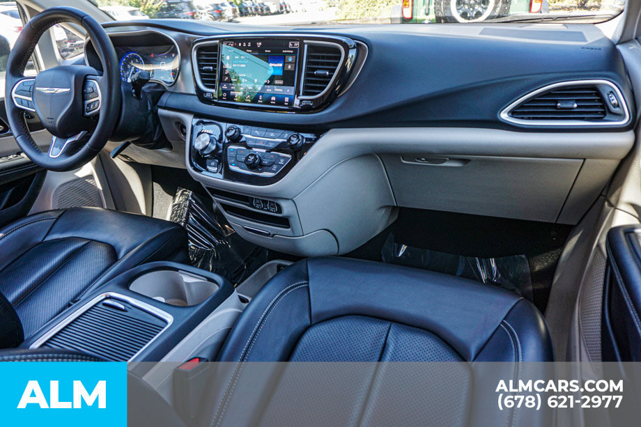 Used 2023 Chrysler Pacifica Touring-L FWD image 26