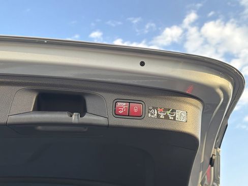 Certified 2025 Mercedes-Benz GLE 350 4MATIC image 15