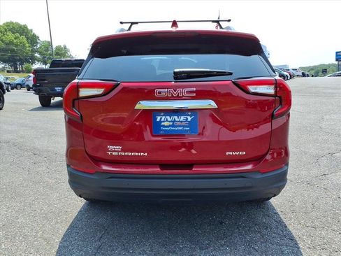 Used 2024 GMC Terrain SLE w/ Driver Convenience Package AWD/4WD image 4