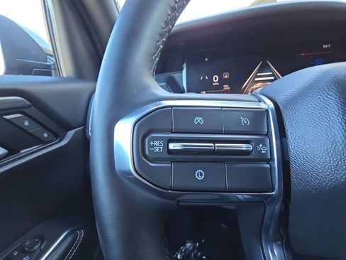 Used 2025 GMC Acadia Elevation image 11