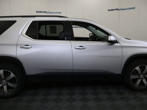 Used 2020 Chevrolet Traverse LT w/ LT Premium Package FWD image 5