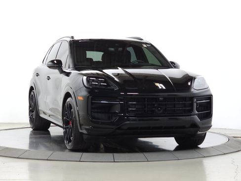 Used 2025 Porsche Cayenne GTS AWD/4WD image 10