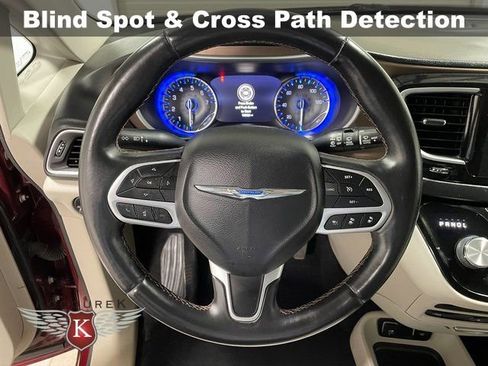 Used 2018 Chrysler Pacifica Touring-L Plus w/ Advanced Safetytec Group FWD image 15