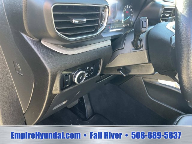Used 2023 Ford Explorer XLT w/ Equipment Group 202A AWD/4WD image 22