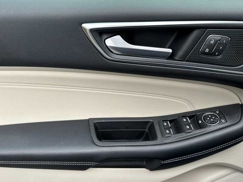 Used 2022 Ford Edge Titanium w/ Equipment Group 301A image 8