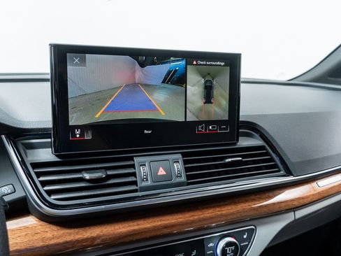 Used 2024 Audi Q5 e Premium Plus w/ Premium Plus Package image 17