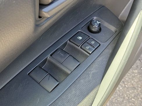 Used 2022 Toyota Corolla LE FWD image 17