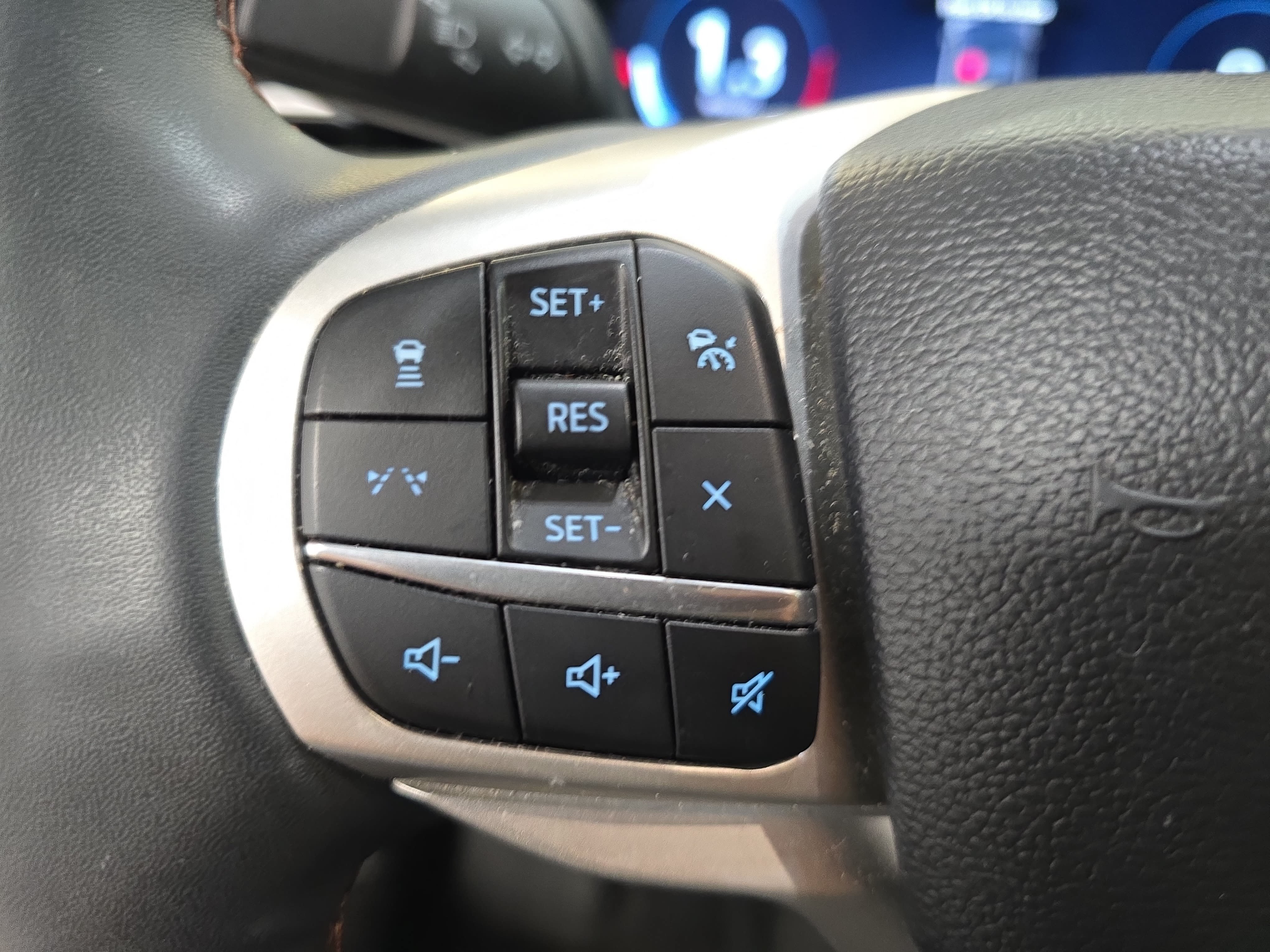 Used 2025 Ford Explorer Active w/ Active Comfort Package RWD image 14