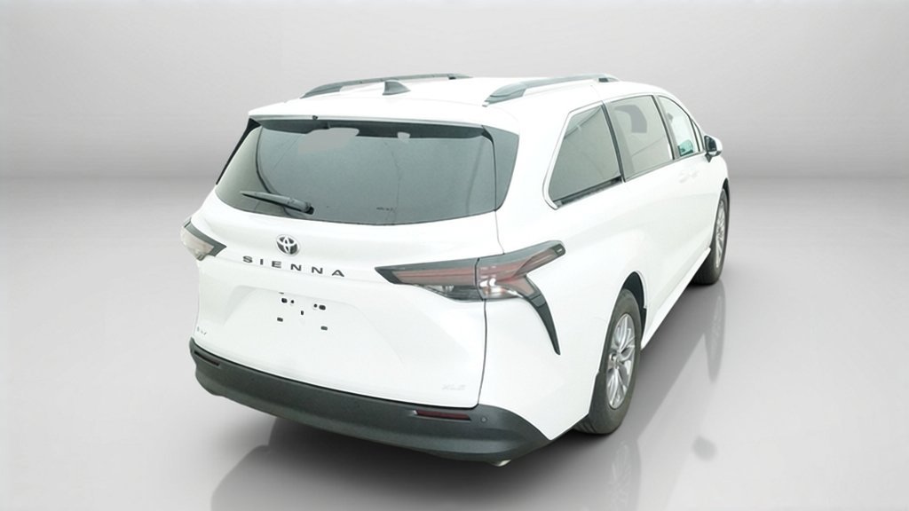 New 2026 Toyota Sienna XLE FWD image 11