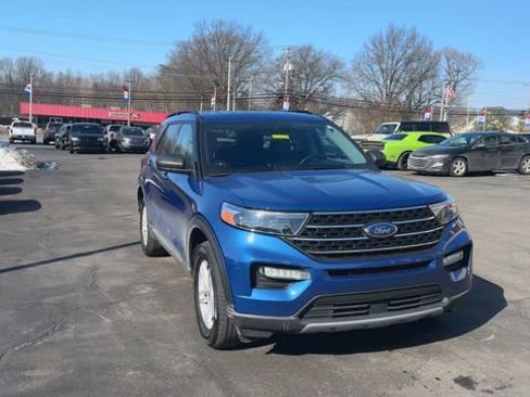 Used 2022 Ford Explorer XLT w/ Equipment Group 202A image 3