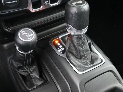 Used 2025 Jeep Wrangler Sport S image 22