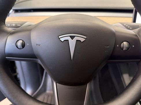 Used 2024 Tesla Model Y Long Range AWD/4WD image 11
