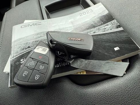 Used 2023 GMC Sierra 1500 SLE image 30