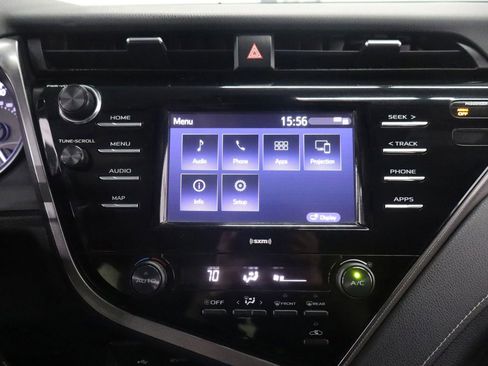 Used 2020 Toyota Camry SE image 21