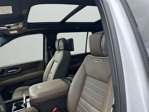 New 2026 GMC Yukon XL Denali Ultimate AWD/4WD image 33