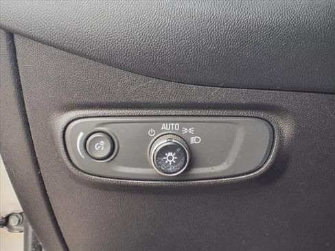 Used 2018 Chevrolet Equinox LS FWD image 11