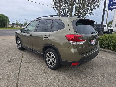 Used 2023 Subaru Forester Premium image 15