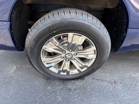 Used 2018 Nissan Titan SV w/ SV Convenience Package RWD image 20