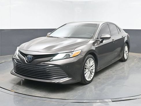 Used 2018 Toyota Camry XLE w/ Audio Package FWD image 5