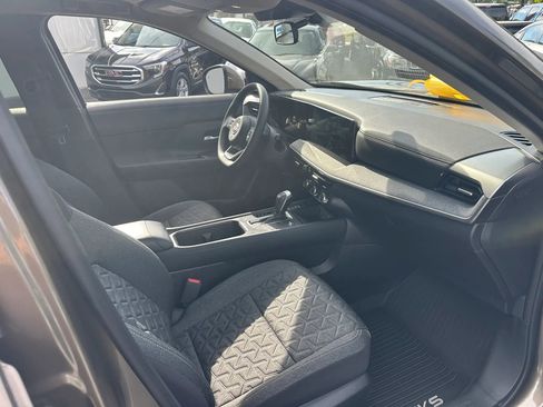 Used 2025 Nissan Kicks SV FWD image 11