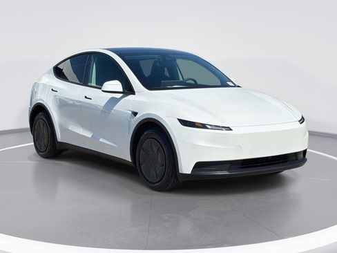 Used 2026 Tesla Model Y Long Range AWD/4WD image 1