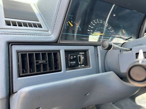 Used 1996 Oldsmobile Cutlass Ciera SL FWD image 12