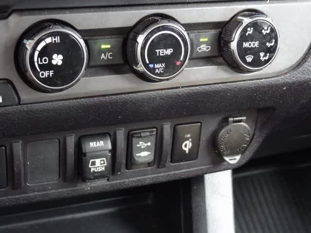 Used 2018 Toyota Tacoma TRD Sport AWD/4WD image 30