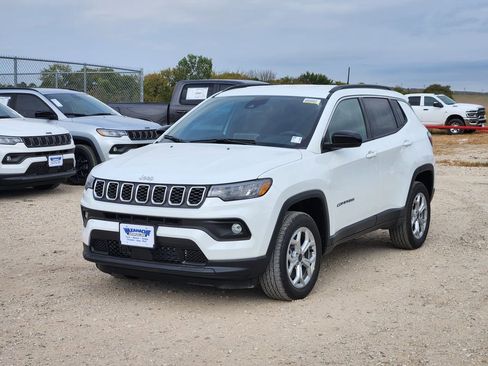 New 2026 Jeep Compass Latitude image 2