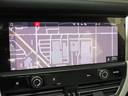 Certified 2025 Porsche Macan image 28