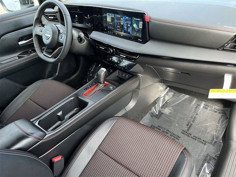 New 2026 Nissan Kicks SR FWD image 9