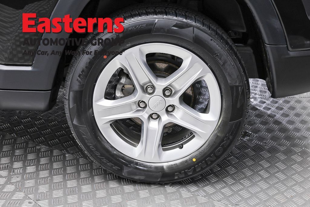 Used 2023 Jeep Compass Latitude AWD/4WD image 8