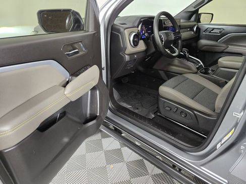 Used 2024 Chevrolet Colorado ZR2 w/ Technology Package AWD/4WD image 22