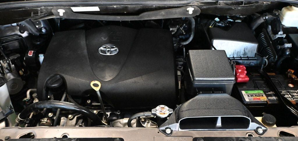 Used 2017 Toyota Sienna SE FWD image 19