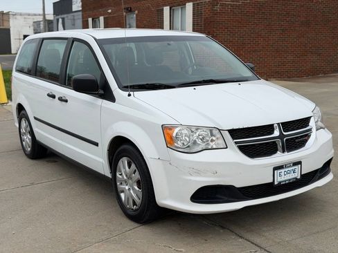 Used 2016 Dodge Grand Caravan American Value Package image 3